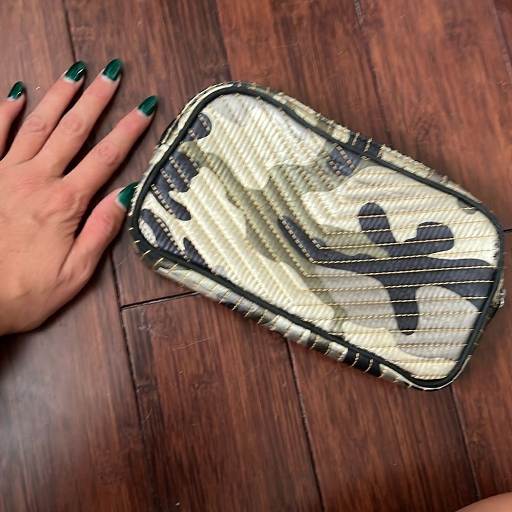 Camouflage Makeup Pouch - Zip Around Case - Like New Nylon -โWashable